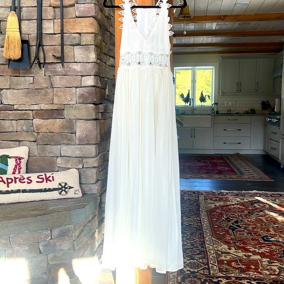 Lulus, white maxi dress, size M - Picture 1 of 4